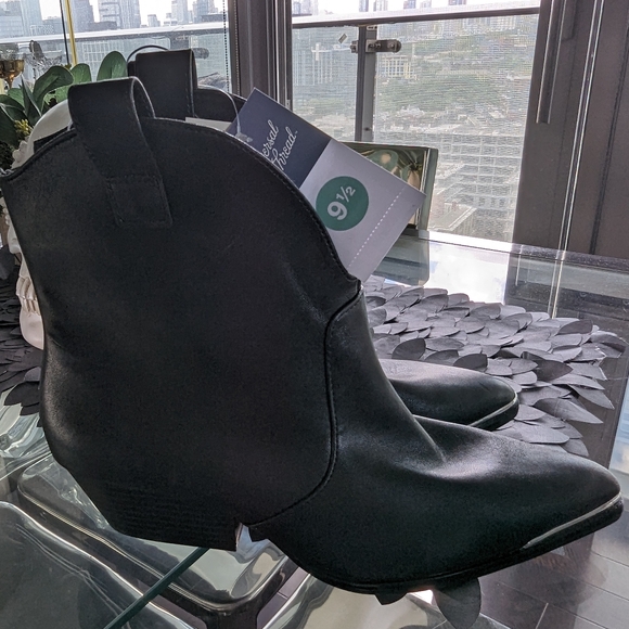 Black and Silver Ankle Boots NWT - Picture 8 of 10